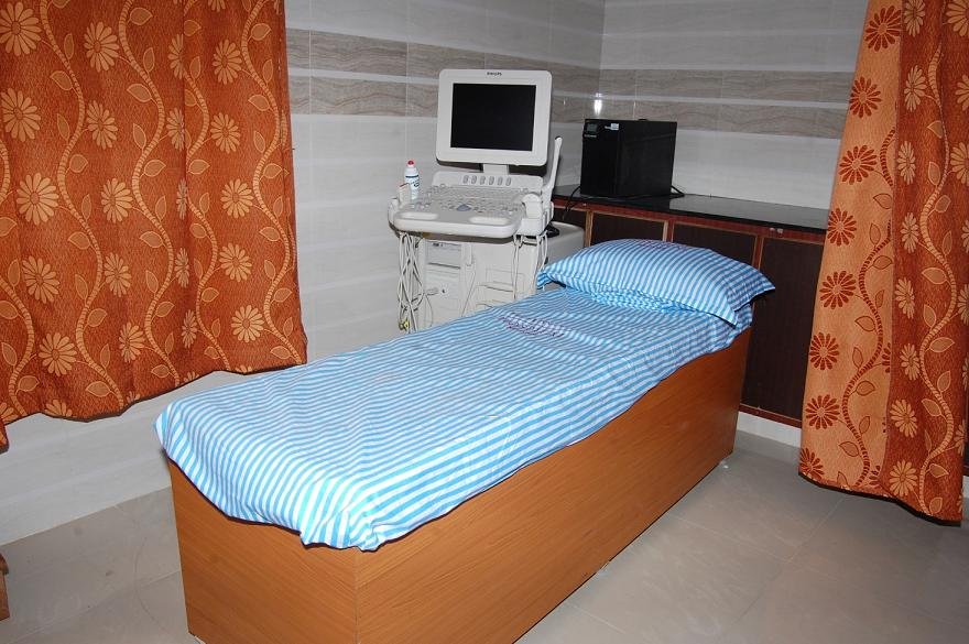 Ultrasound scan room with Philips machine